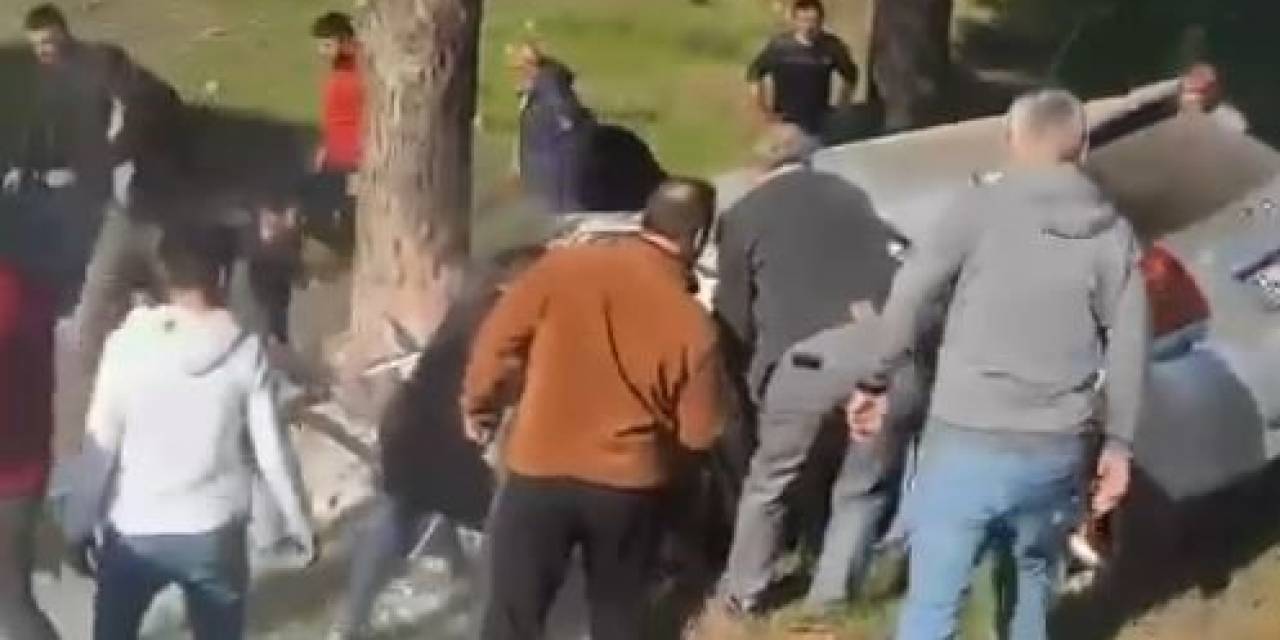 Vatandaşların Kazada Yaralanan Kardeşleri Hayatta Tutma Çabası Yeterli Olmadı