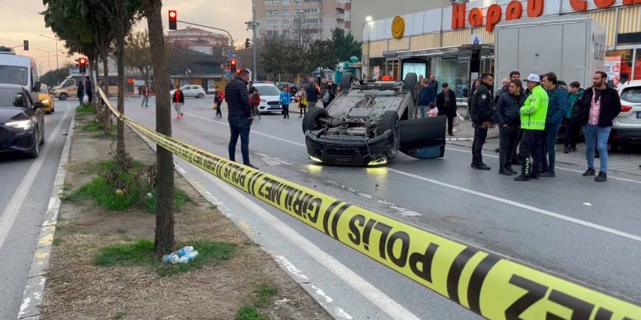 Beylikdüzü’nde Polisten Kaçmaya Çalışan Araç Takla Atarak Ters Döndü