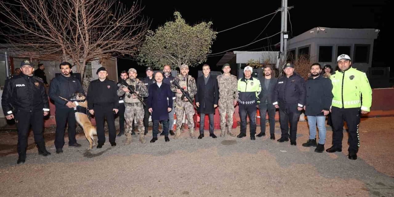 Vali Varol Nöbette Olan Ekiplerin Yeni Yılını Kutladı