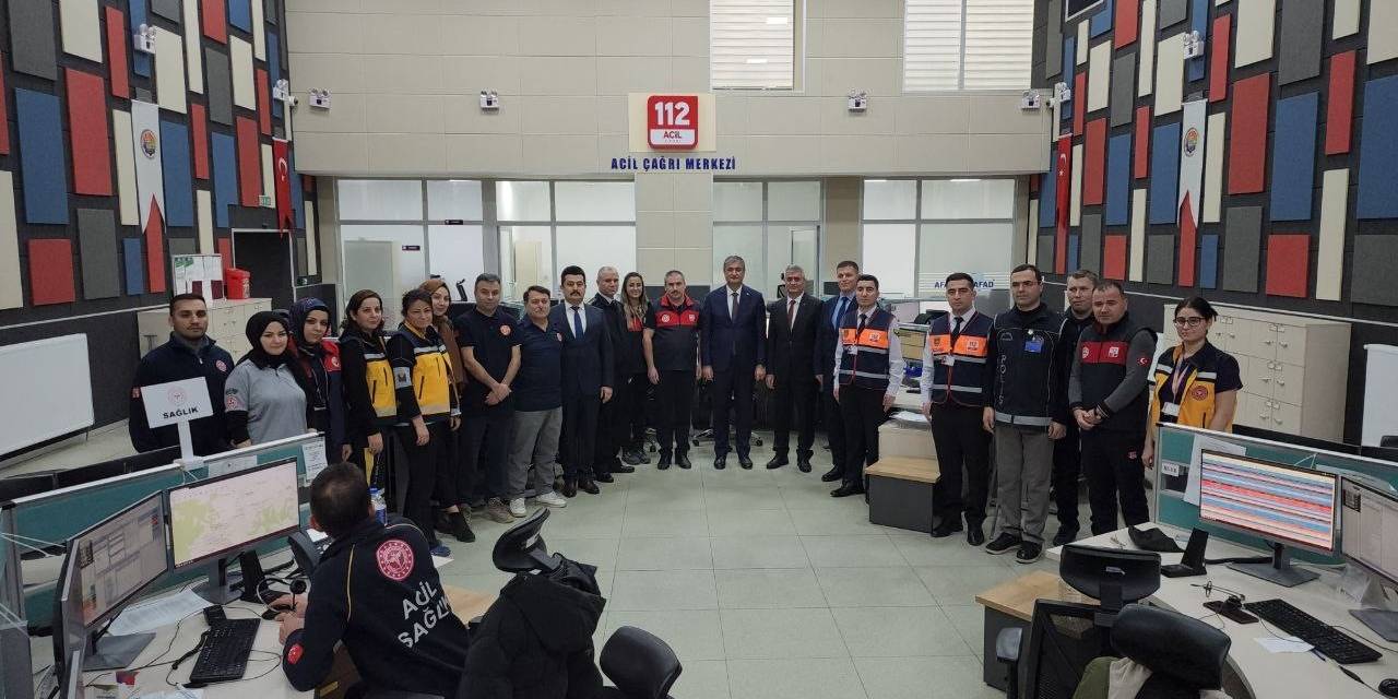 Vali Yavuz Görevi Başındaki Personelin Yeni Yılını Kutladı