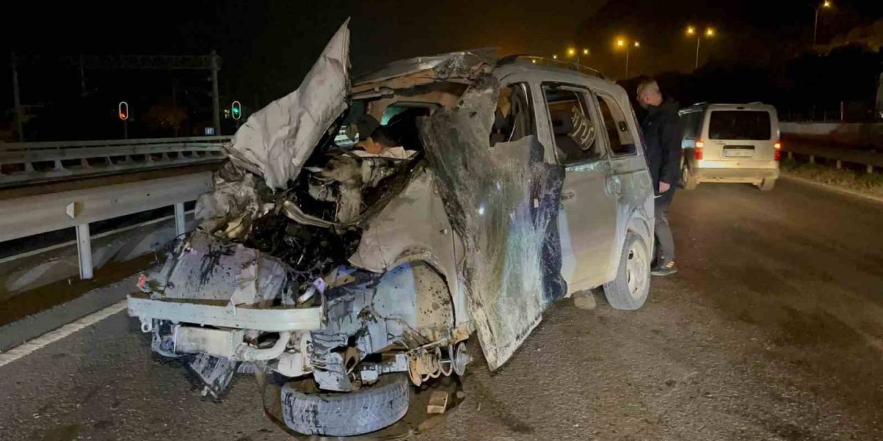 Takla Atan Hafifi Ticari Araç Hurdaya Döndü: 1’i Çocuk 7 Yaralı