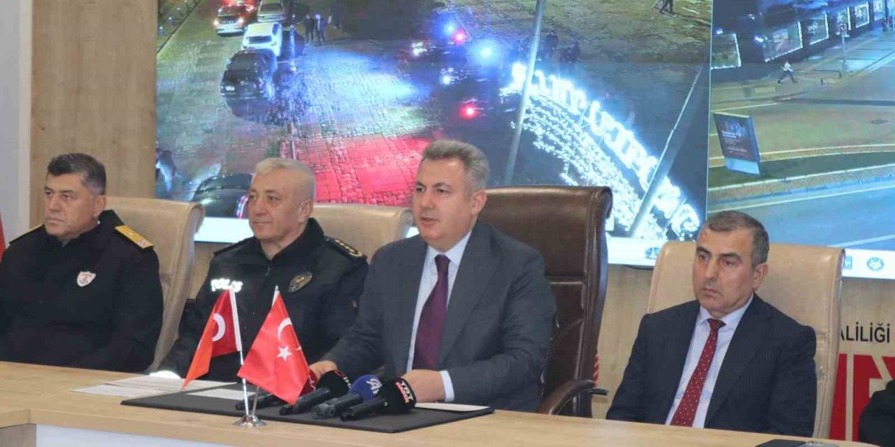 İzmir Valisi Elban: “İzmir’de 781 Noktada 8 Bin 113 Emniyet Personelimiz Görev Başında”