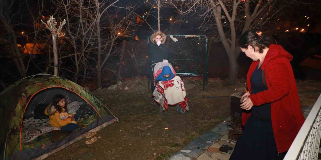 Hakkarililer Yeni Yıl Akşamını Dışarıda Geçiriyor