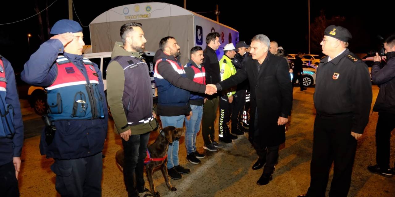 Vali Özkan Yılbaşı Gecesi Çalışan Kamu Görevlilerini Ziyaret Etti