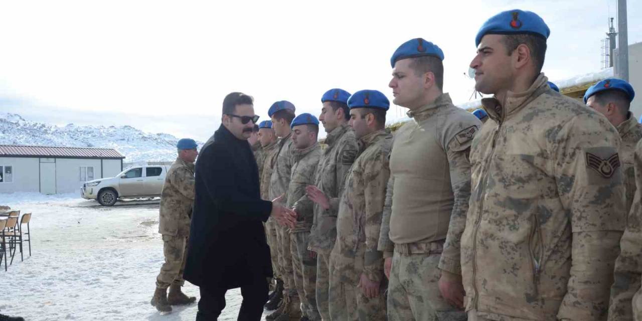 Beytüşşebap Kaymakamı Ülkü, Kato Dağı’nda Mehmetçikle Bir Araya Geldi