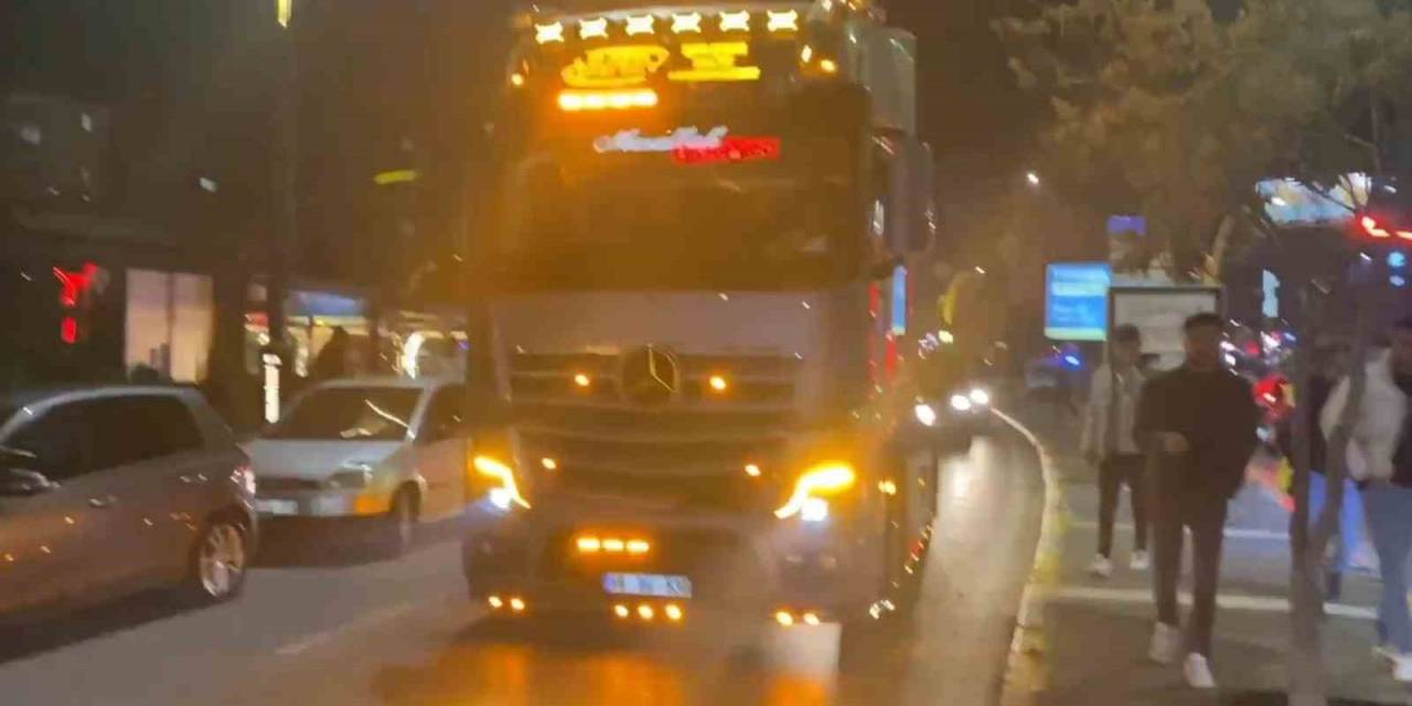 Çakar Işık Taktıran Tır Sürücüsüne 4 Bin 64 Tl Ceza Kesildi