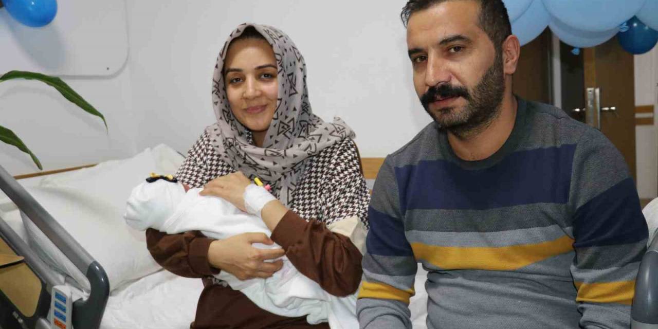 Yeni Yılın İlk Bebekleri Dünyaya Geldi