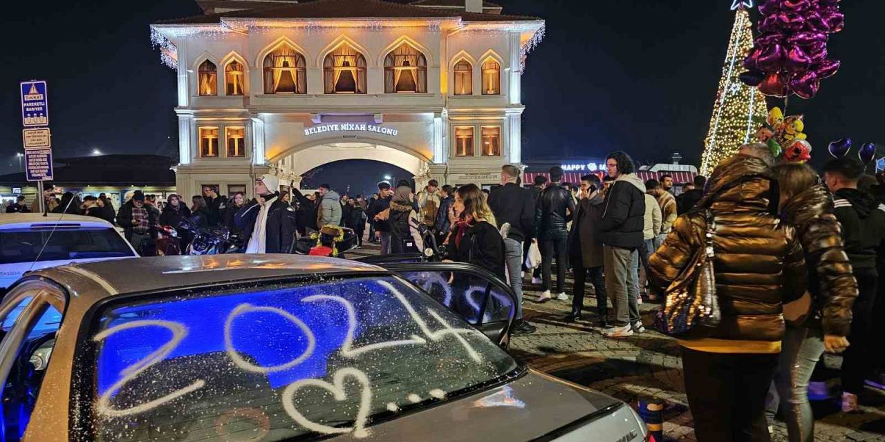 Bandırma 2024’e Merhaba Dedi