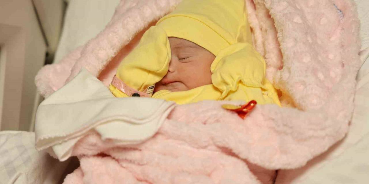 Depremin Merkezi Kahramanmaraş’ta Yeni Yılın İlk Bebeği ‘Ecrin Lina’