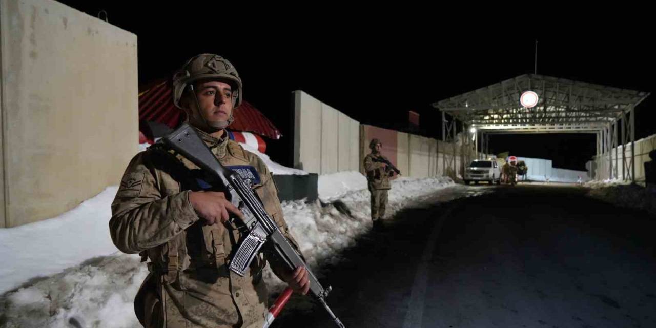 Muş’ta Güvenlik Güçleri Yeni Yıla Dondurucu Soğukta Elleri Tetikte Girdi