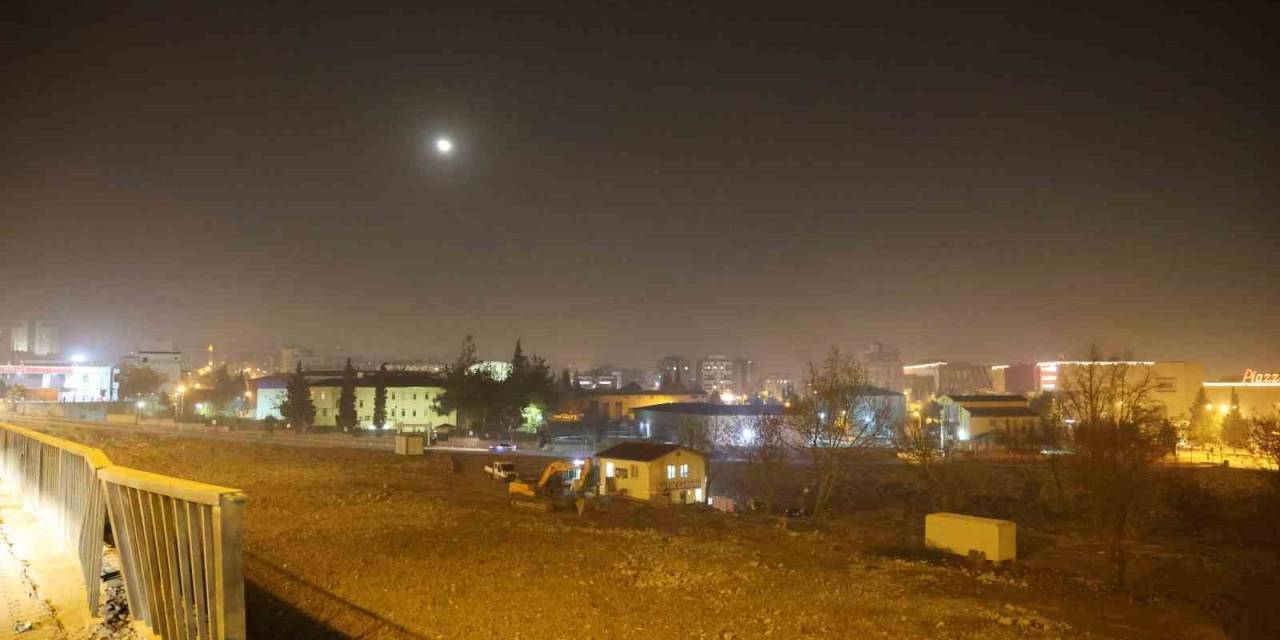 Yılbaşı Gecesi Enkaz Alanlarında Sessizlik