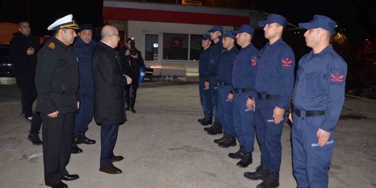 Bursa Valisi Demirtaş, Yeni Yıla Kontrol Noktasındaki Polis Ve Askerler İle Girdi