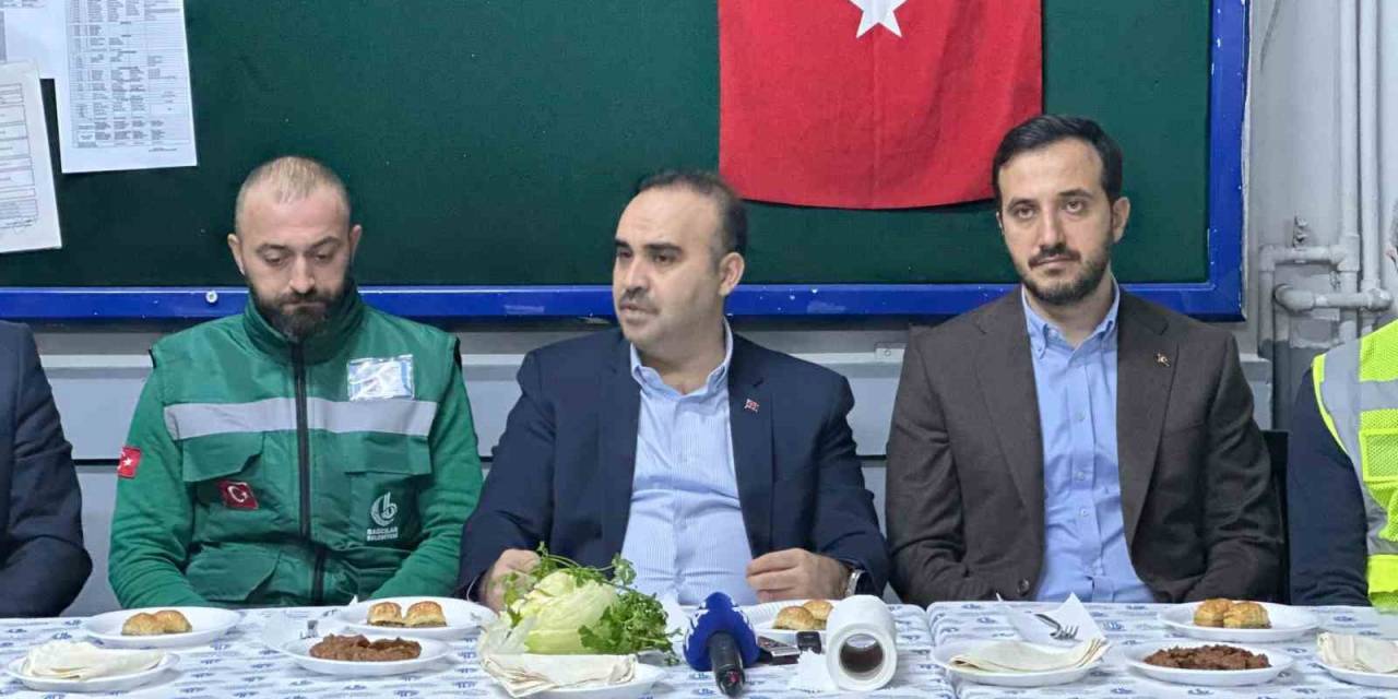 Sanayi Ve Teknoloji Bakanı Kacır Yeni Yıla Gençlerle Girdi