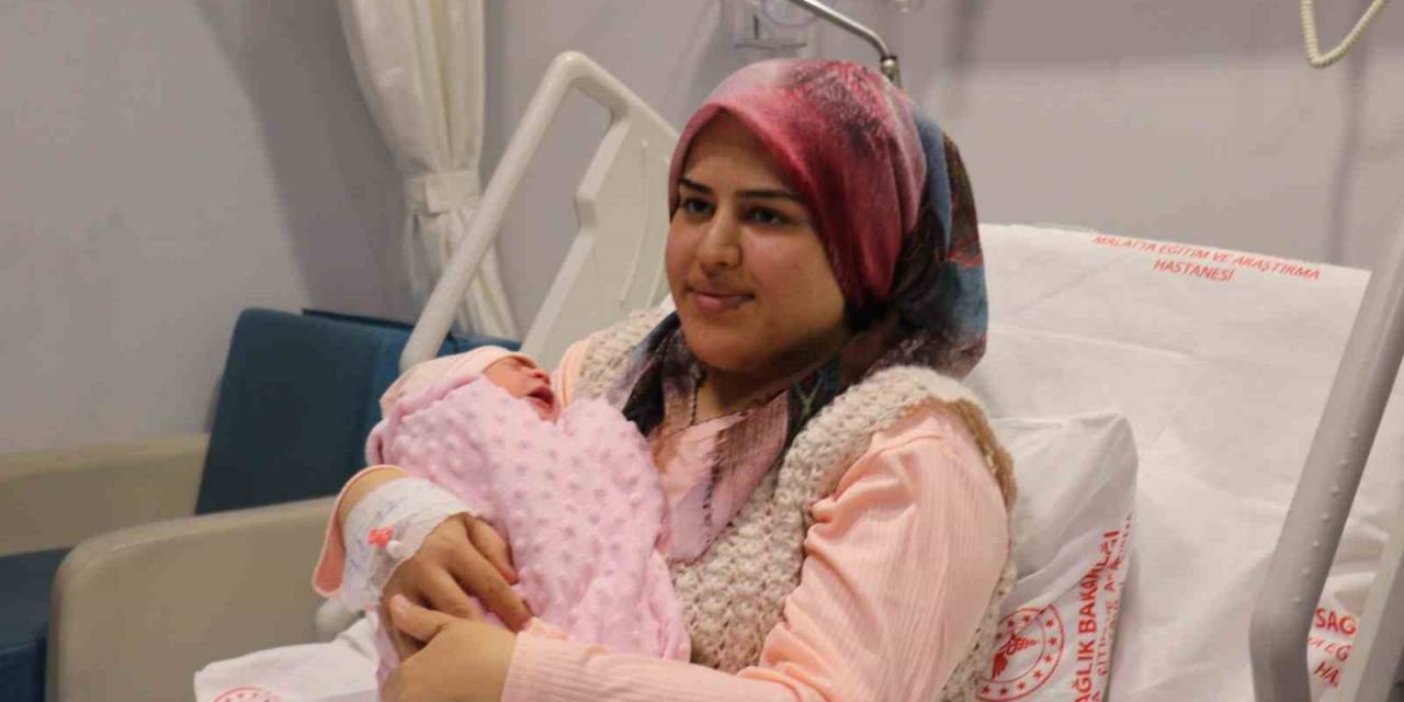 Malatya’da Yeni Yılın İlk Bebeği Dünyaya Geldi