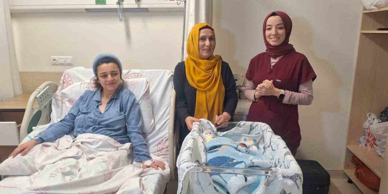 İstanbul Valisi Davut Gül Yılın İlk Bebeği Kaan’ı Ziyaret Etti