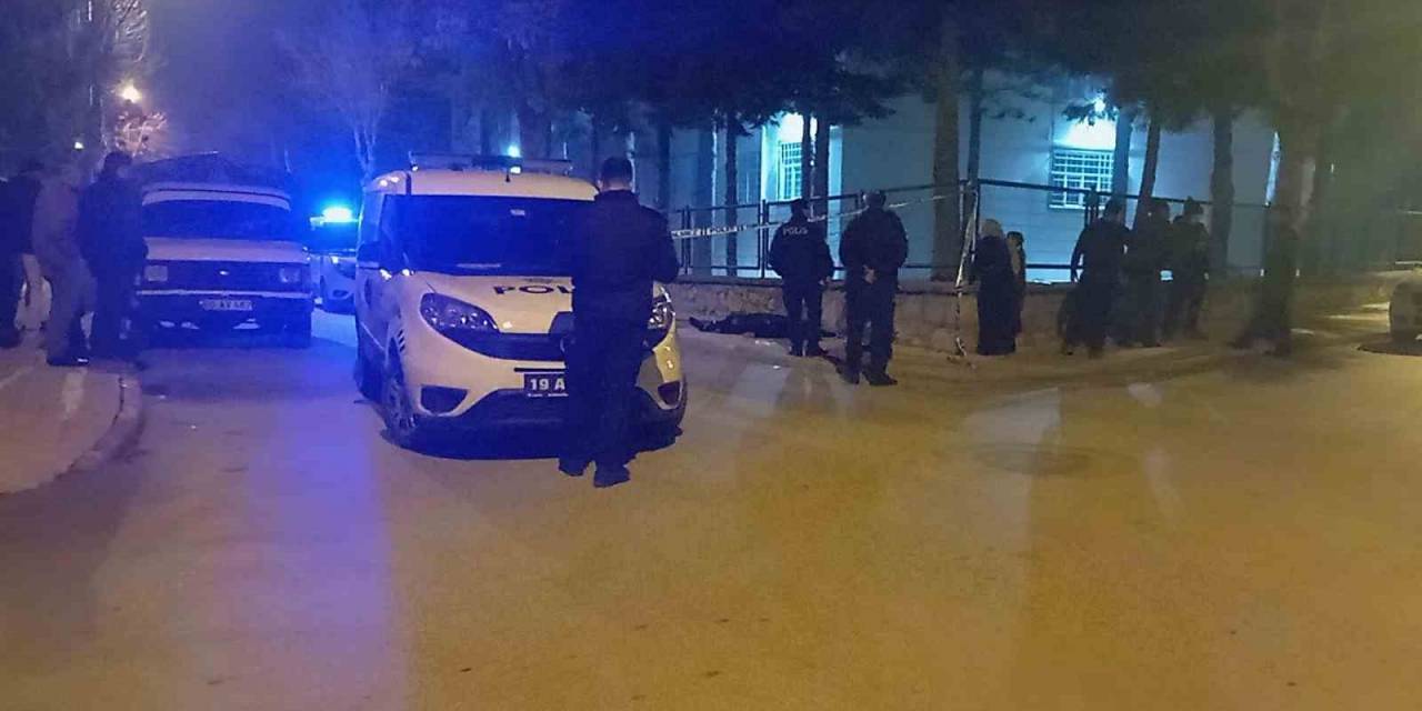 Yabancı Uyruklu Genç Kaldırımda Ölü Bulundu