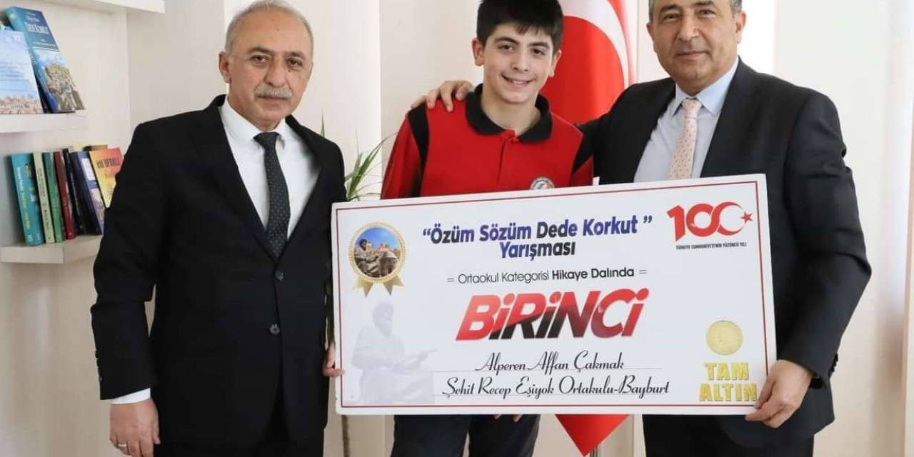 Ödül Törenine Katılamayan Öğrencilere Ödülleri Bayburt’ta Verildi