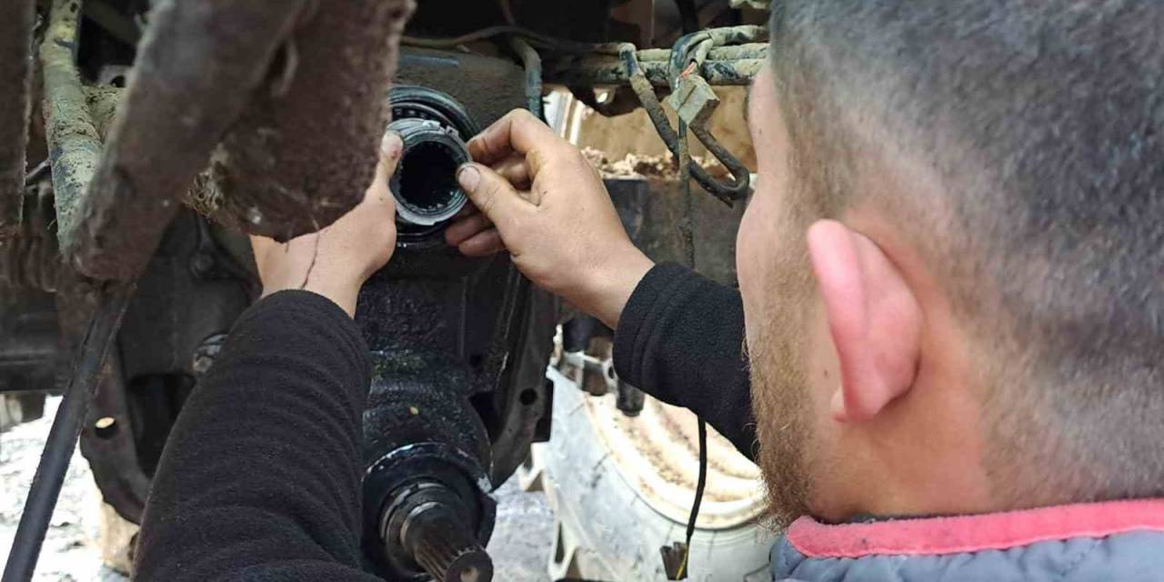 Tarım Memleketi Adilcevaz’da Traktör Bakımı