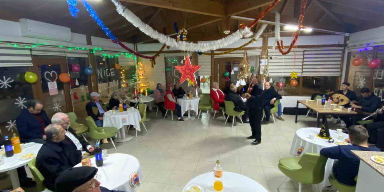 Gemlik Belediyesi Yaşlı Konuk Evinde Yılbaşı Sevinci