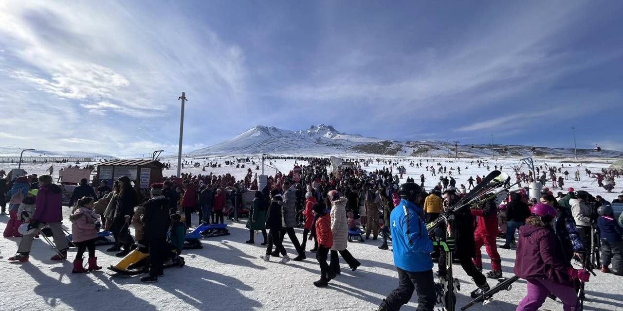 Başkan Büyükkılıç, Erciyes’te Turistlerle Buluştu