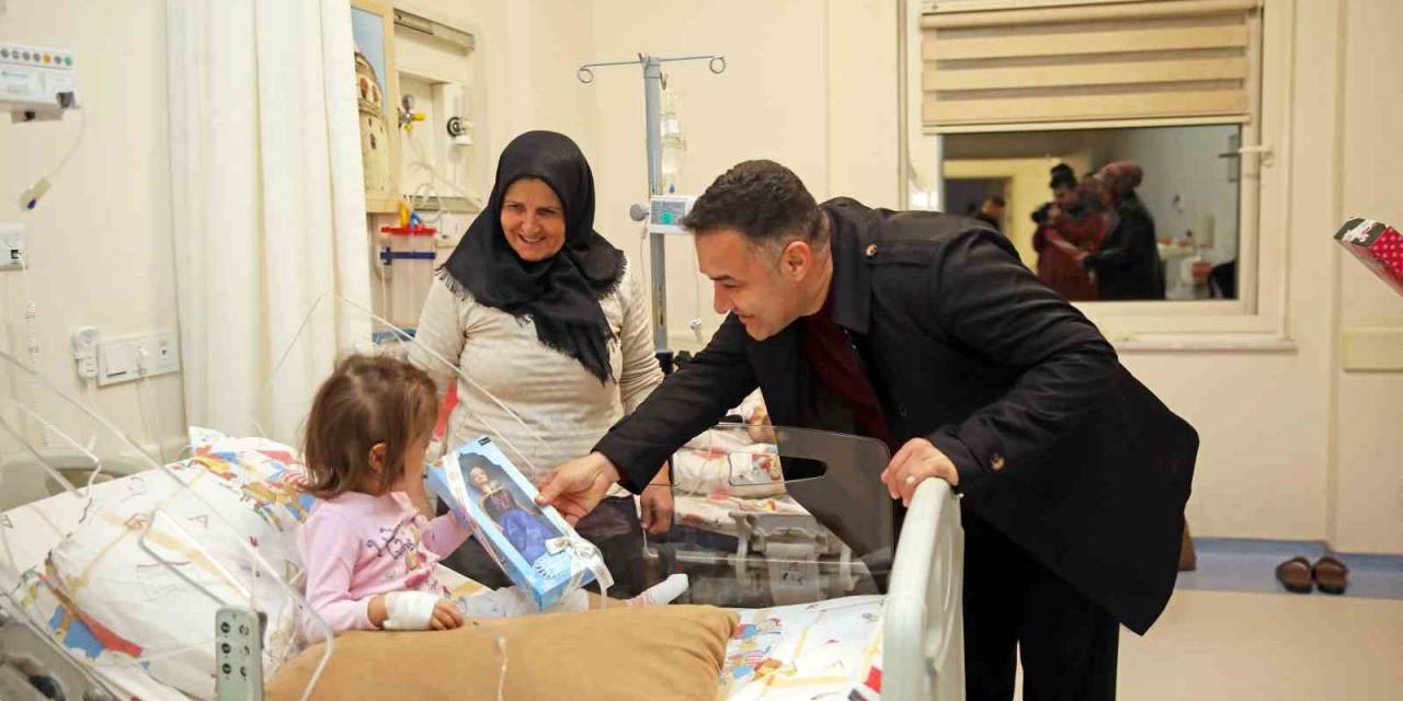 Başkan Yücel Yeni Yılda Sağlık Çalışanlarını Ve Kolluk Kuvvetlerini Unutmadı