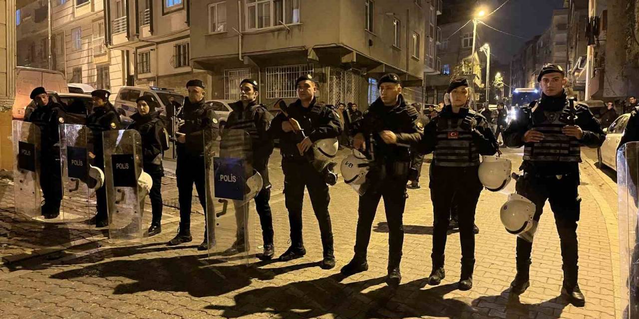 Esenyurt’ta Komşuların Yol Verme Kavgası Kamerada