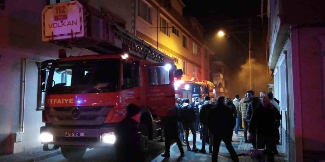Yangında Mahsur Kalan Genci İtfaiye Ekipleri Kurtardı