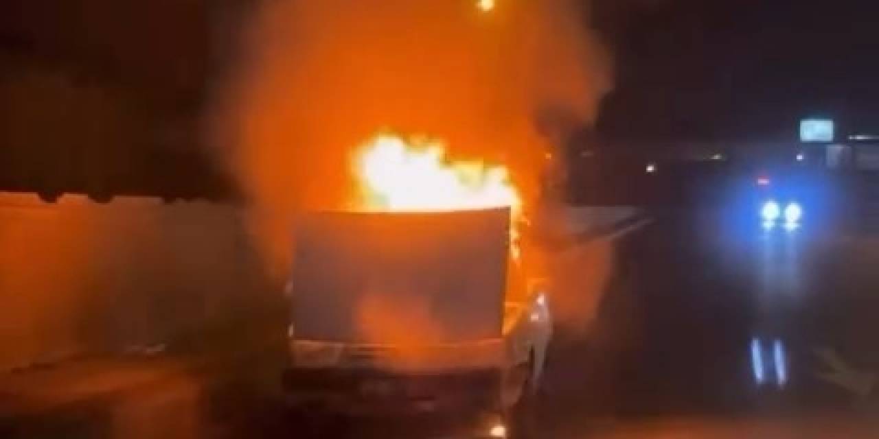 Bursa’da Seyir Halindeki Otomobil Alev Topuna Döndü