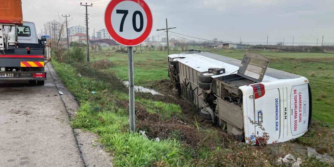 Lapseki’de İçdaş İşçilerini Taşıyan Otobüs Kaza Yaptı: 5 Yaralı
