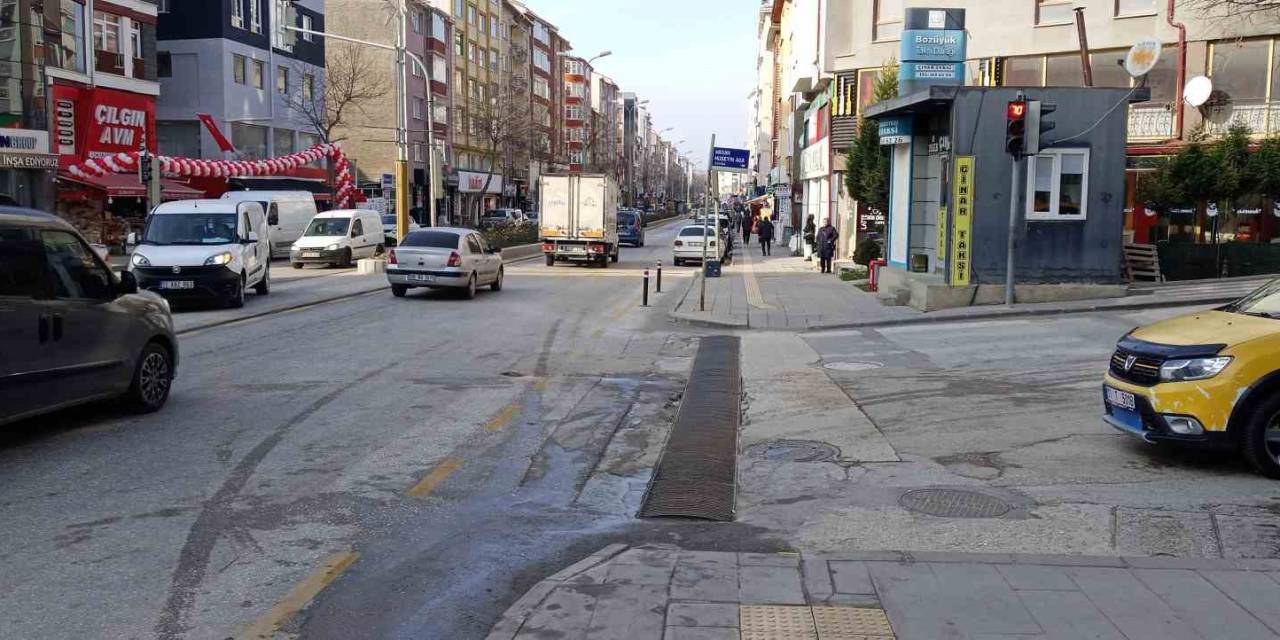 Yeni Yılın İlk Gününde Sokak Ve Caddeler Boş Kaldı