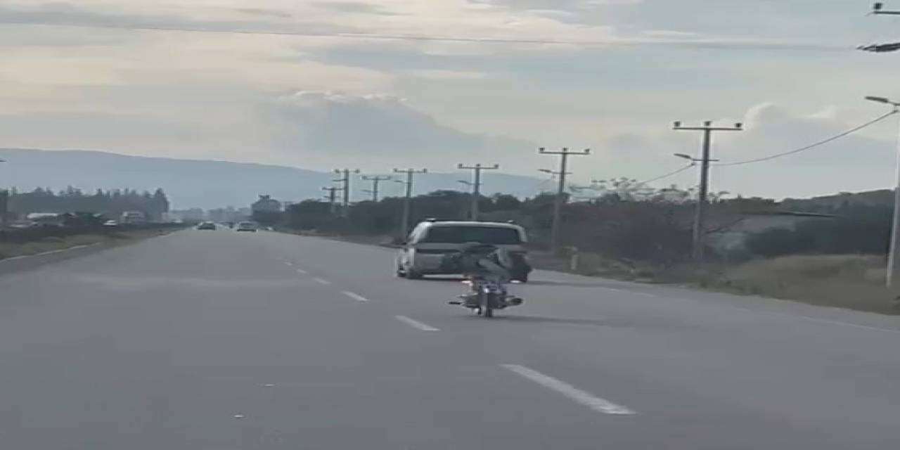 Motosikletli Gençlerin Tehlikeli Sürüşleri Kameralara Yansıdı