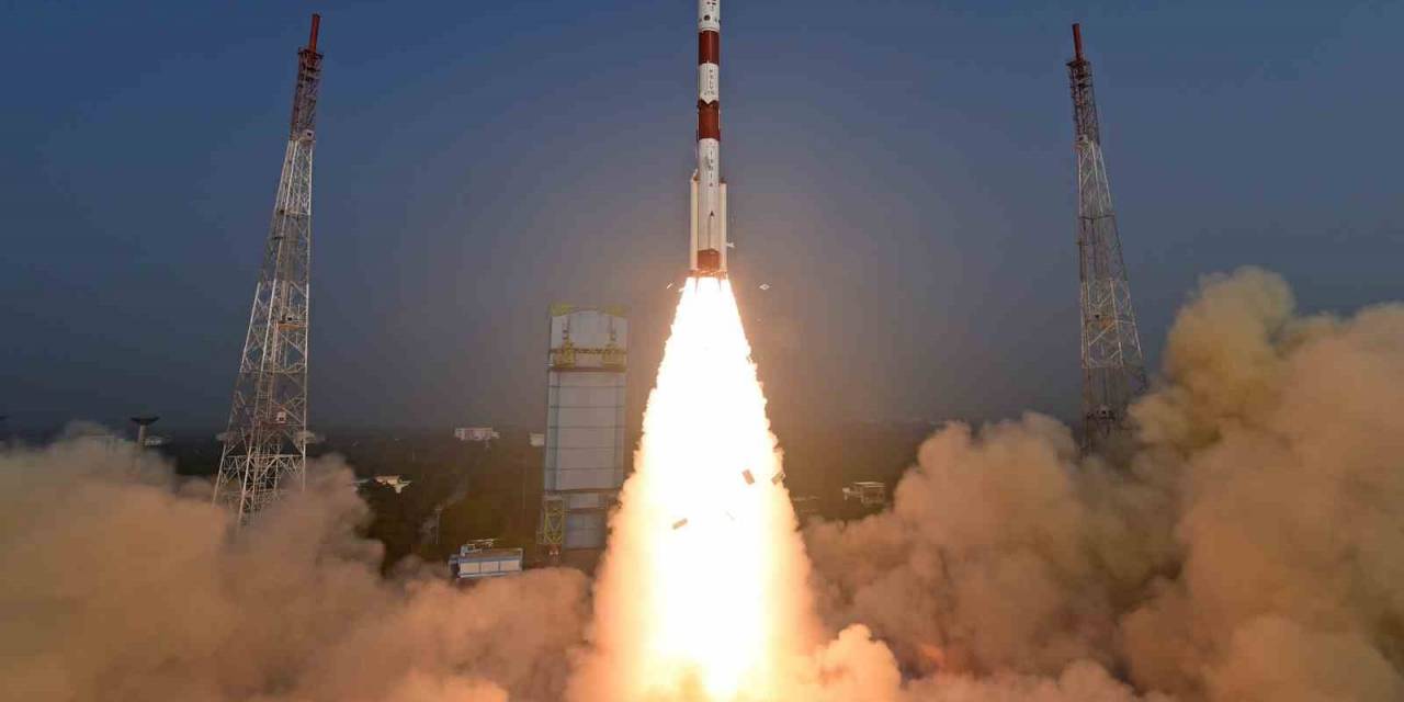 Hindistan, Uzaya Gözlem Uydusu Fırlattı