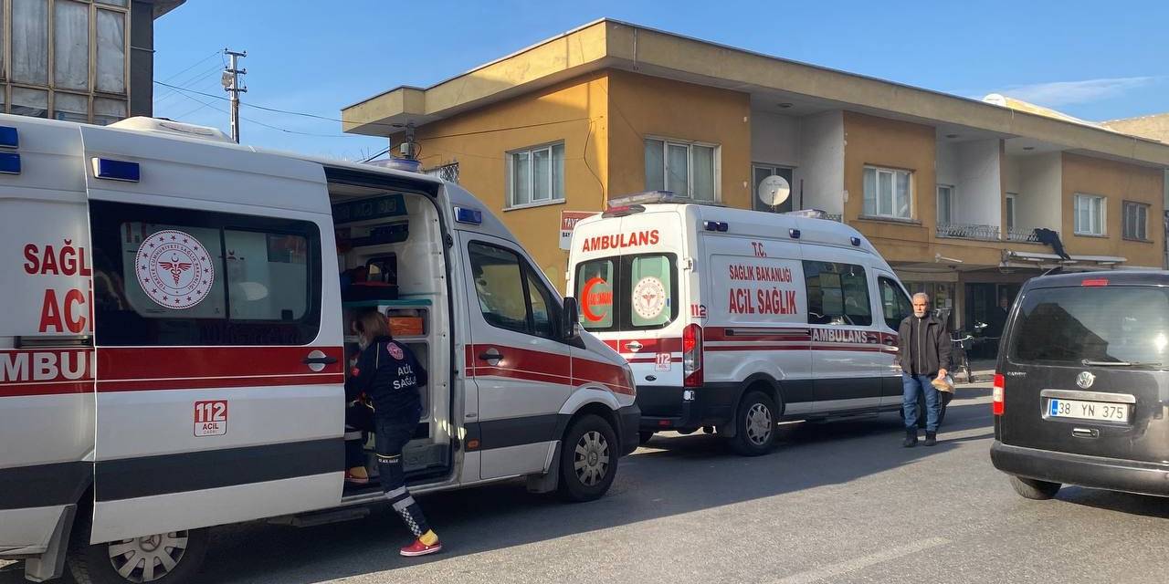 Husumetlilerine Ateş Açtılar, Yoldan Geçenleri De Vurdular