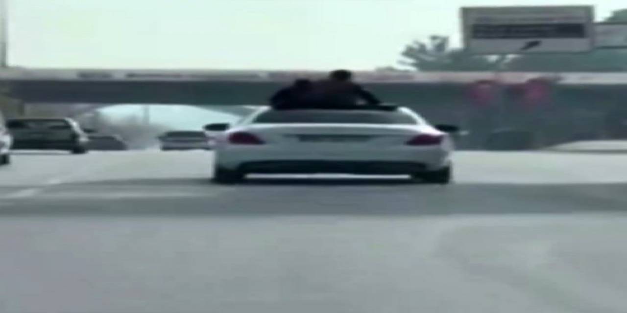 Üstü Açık Otomobilde Tehlikeli Yolculuk