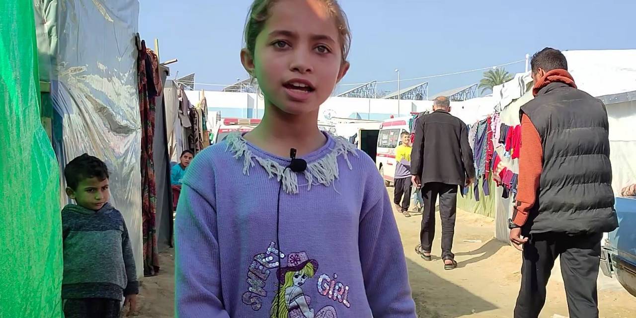 Gazzeli Küçük Kız:” Filistinli Çocuklar Roket Altında Yaşarken, Dünya Yılbaşını Havai Fişeklerle Kutluyor”