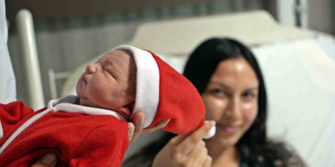 Antalya’da Yeni Yılın İlk Bebeğinin Doğum Saati 00.00