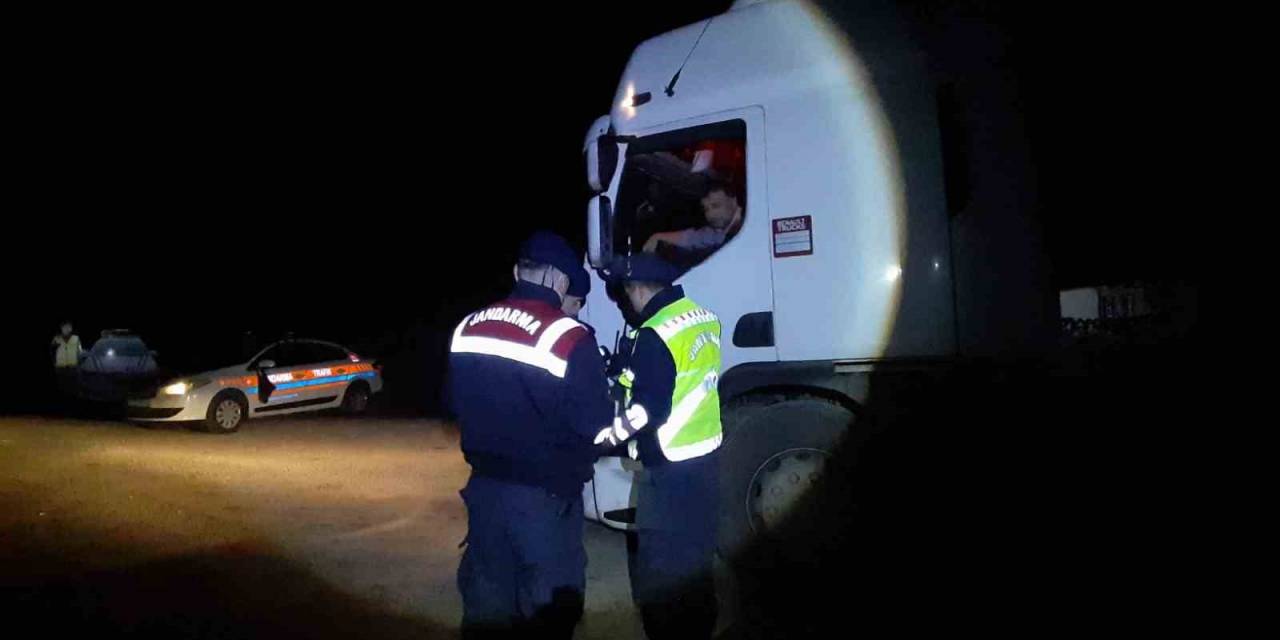 Mudurnu Giriş Noktalarında 142 Araç Denetlendi, 48 Bin 325 Lira Ceza Kesildi