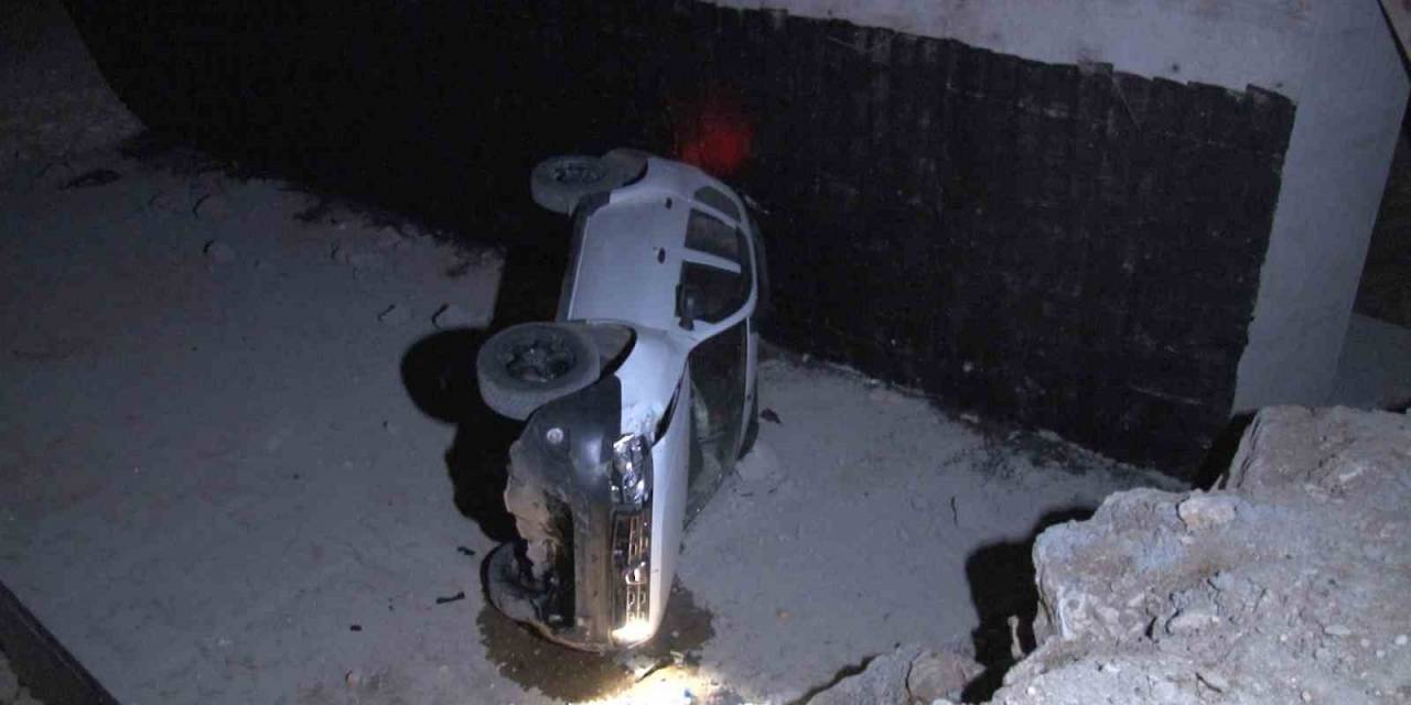 Bursa’da Otomobil 4 Metre Yükseklikten Dereye Uçtu