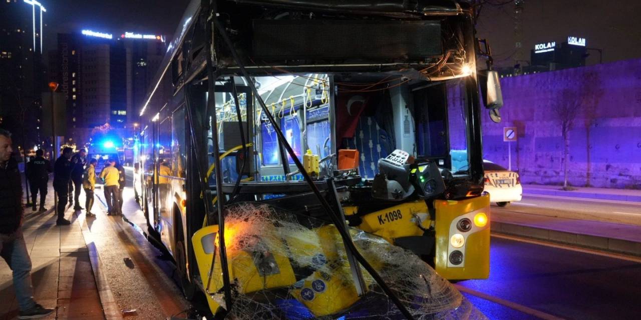 Şişli’de İett Otobüsü Park Halindeki Hafriyat Kamyonuna Çarptı: 9 Yaralı
