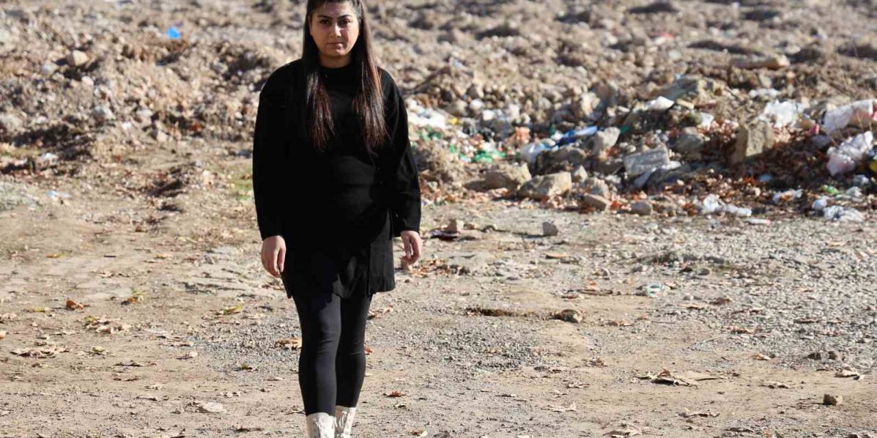 Ailesini Ve Kızını Depremde Kaybetti, Eşi Ve Diğer Çocuğu İle Hayata Tutunuyor