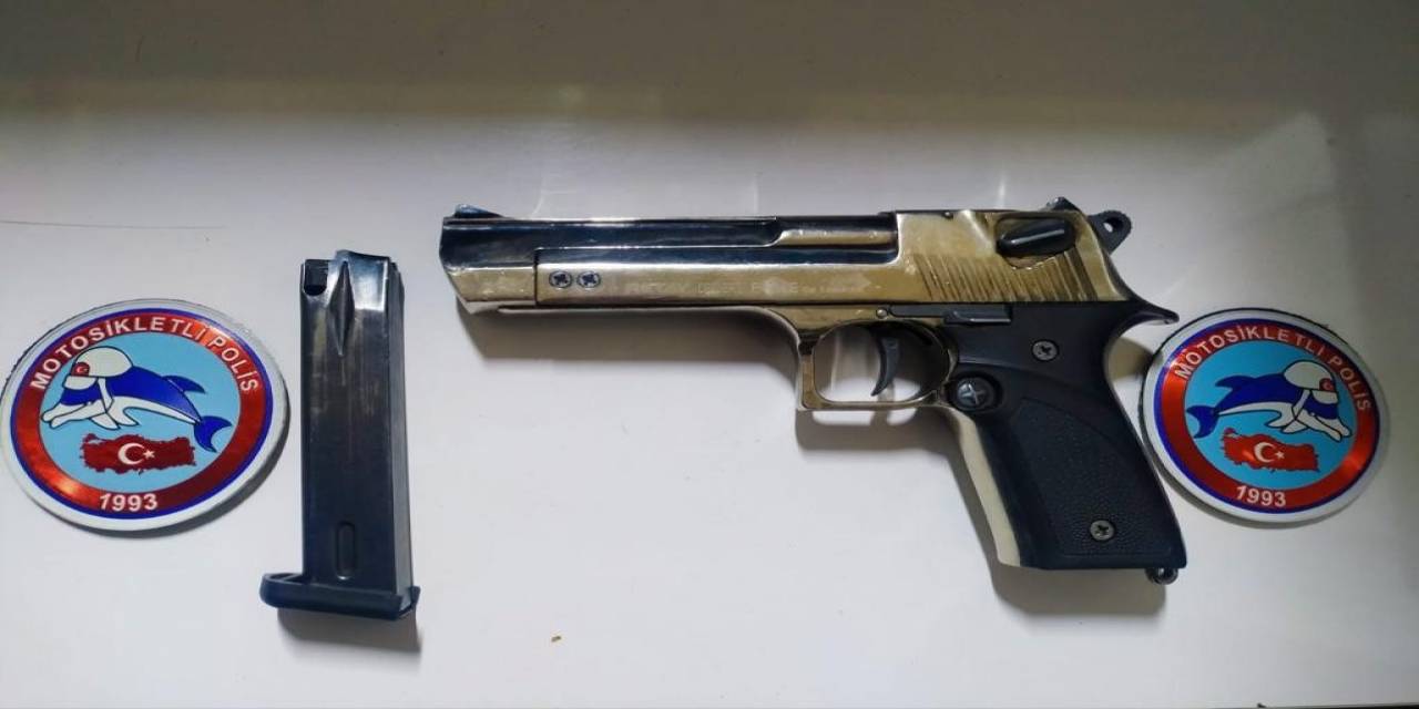 Elazığ’da 49 Yıl Kesinleşmiş Hapis Cezası Bulunan 2 Zanlı Yakalandı