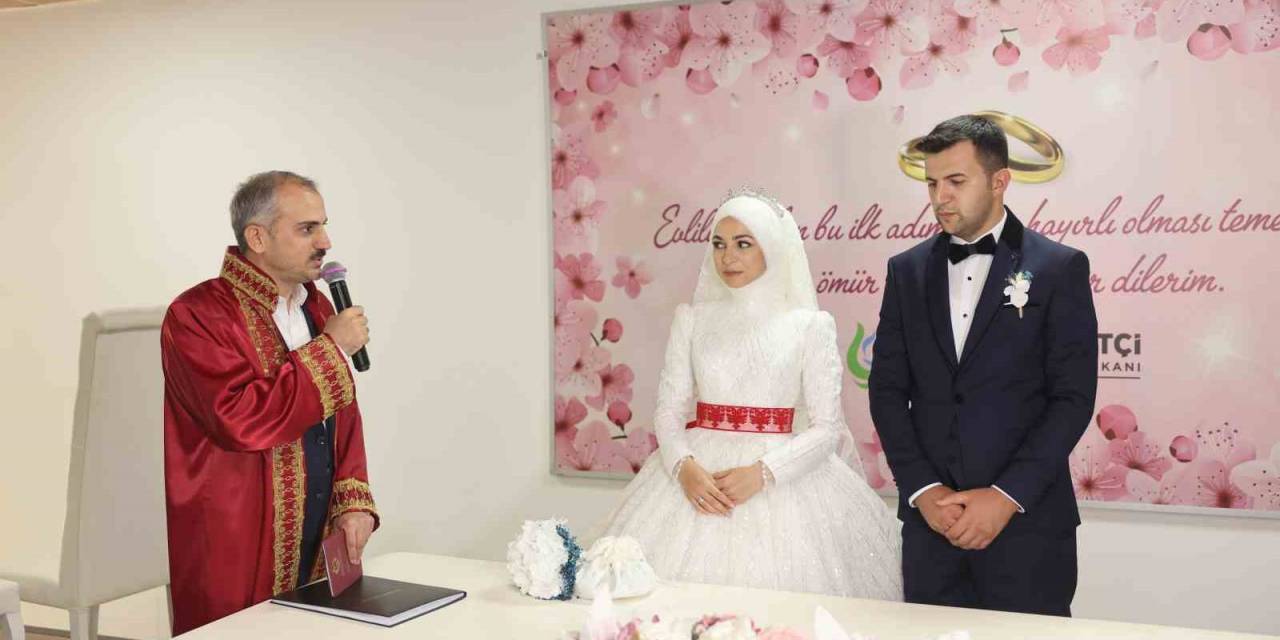 Çayırova’da Bin 558 Çift Dünyaevine Girdi