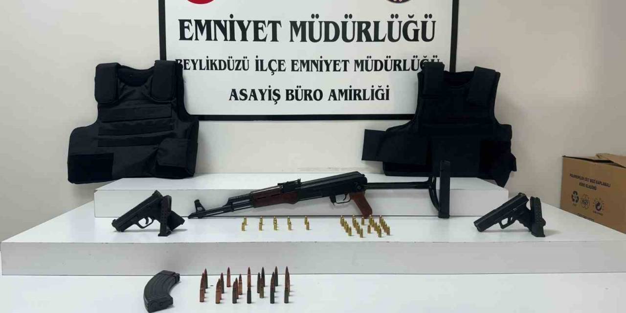 Beylikdüzü’nde Şok Operasyon: Evde Kalaşnikof Ele Geçirildi
