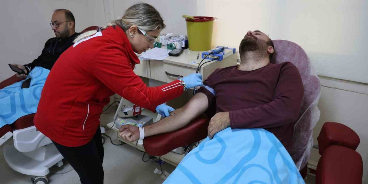Kızılay’a Geçen Sene 2 Milyon 700 Bin Ünite Kan Bağışlandı