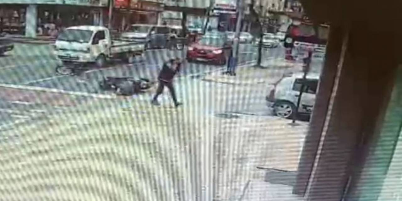 Şerit Değiştiren Bisikletle Motosiklet Çarpıştı 2 Yaralı