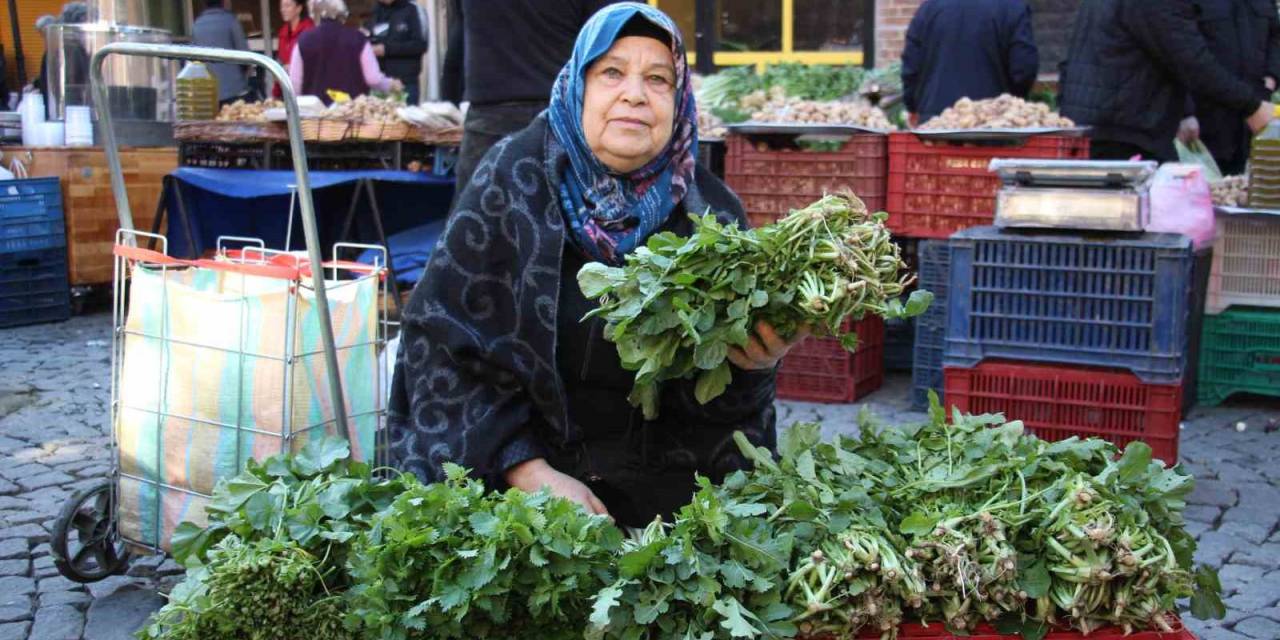 Bu Otlar Sadece Ege Pazarında Bulunuyor
