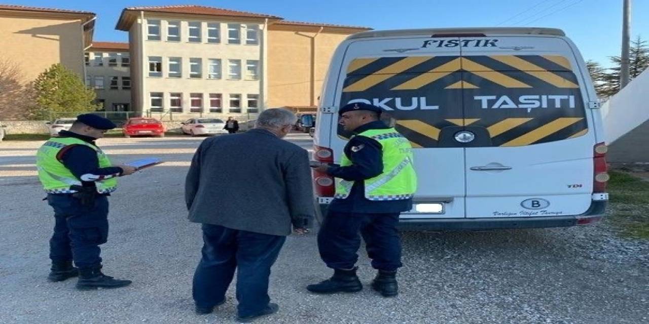 Okul Servis Araçları Kurallara Uyuyor