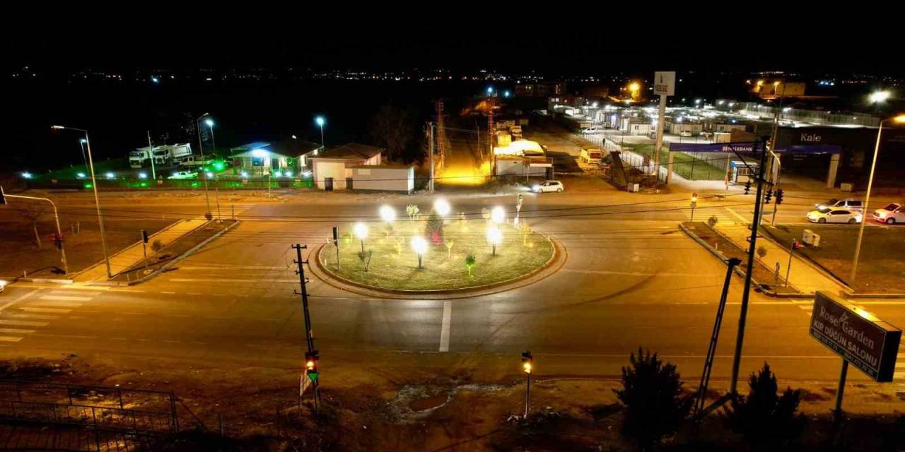 Tüvtürk Kavşağı Ve Eski Samsat Caddesinde Çalışmalar Tamamlandı