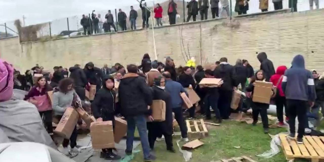 Alışveriş Festivalindeki 1 Tl’lik Sehpalar Yağmalandı