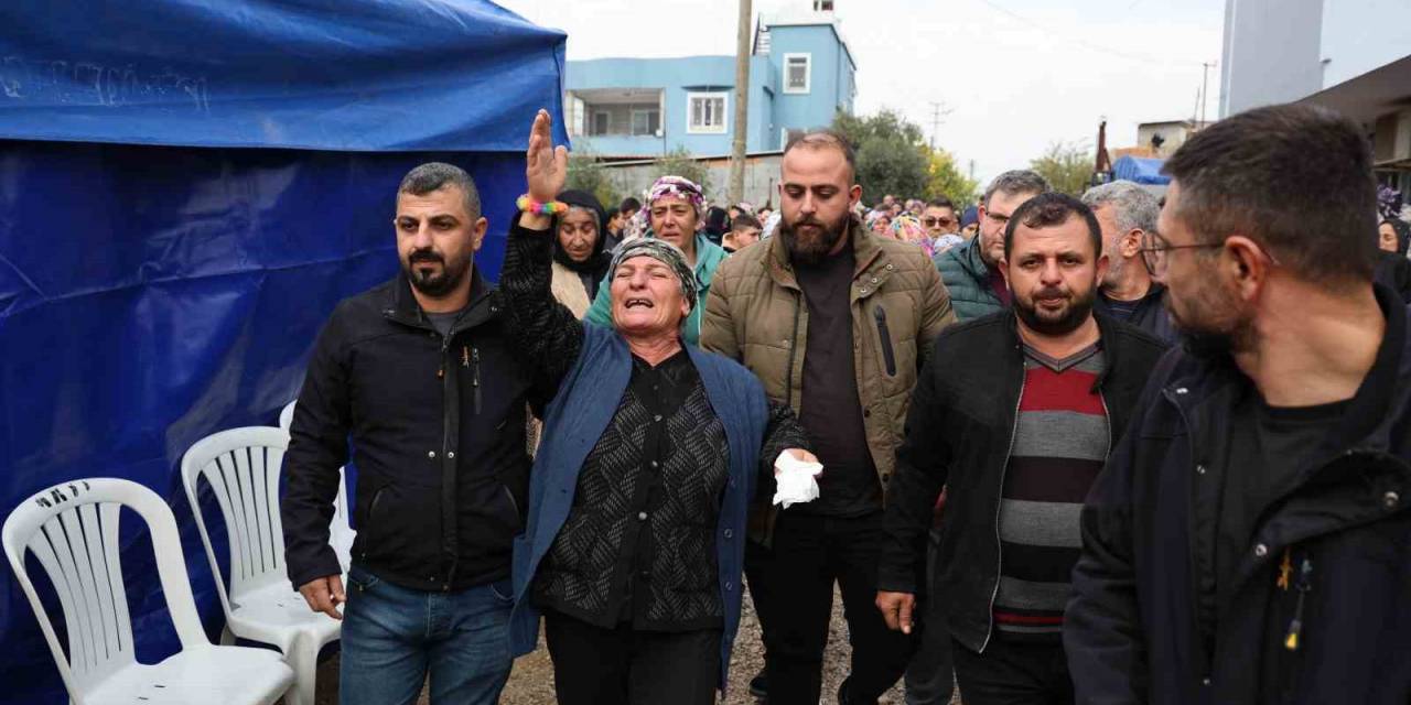 Elektrikli Soba Faciasında Hayatını Kaybeden Anne, Baba Ve İkiz Çocukları Toprağa Verildi